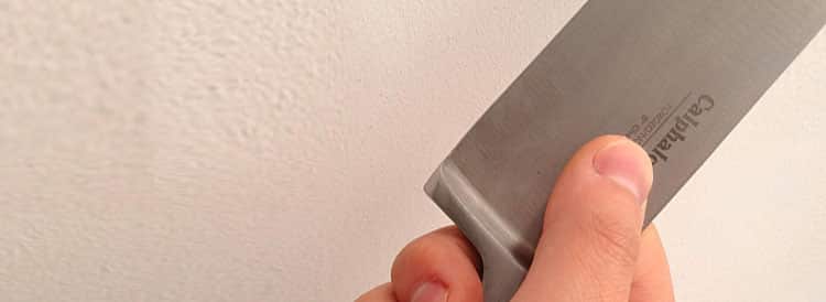 How to throw a knife: pinch grip