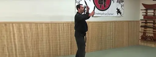 Traditional Japanese knife throwing methods
