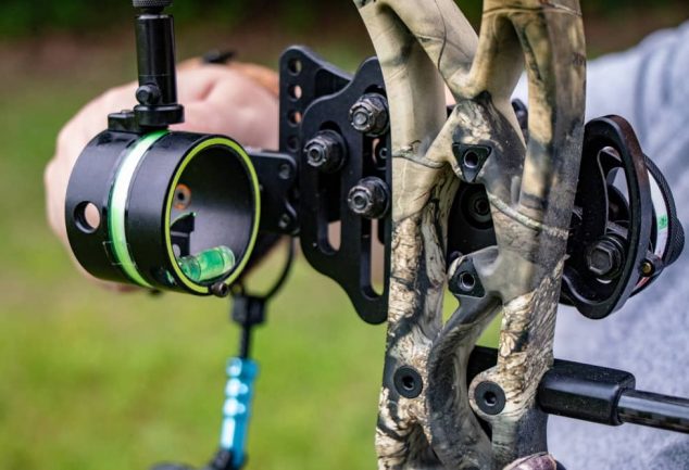 how to use a bow sight