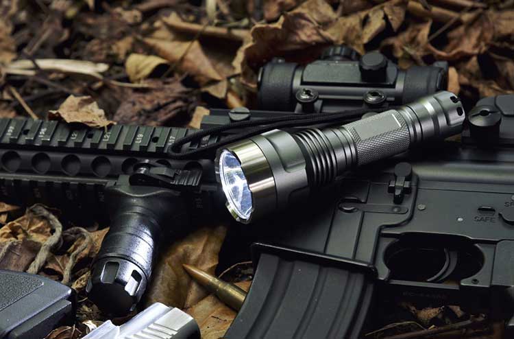 What makes a tactical flashlight